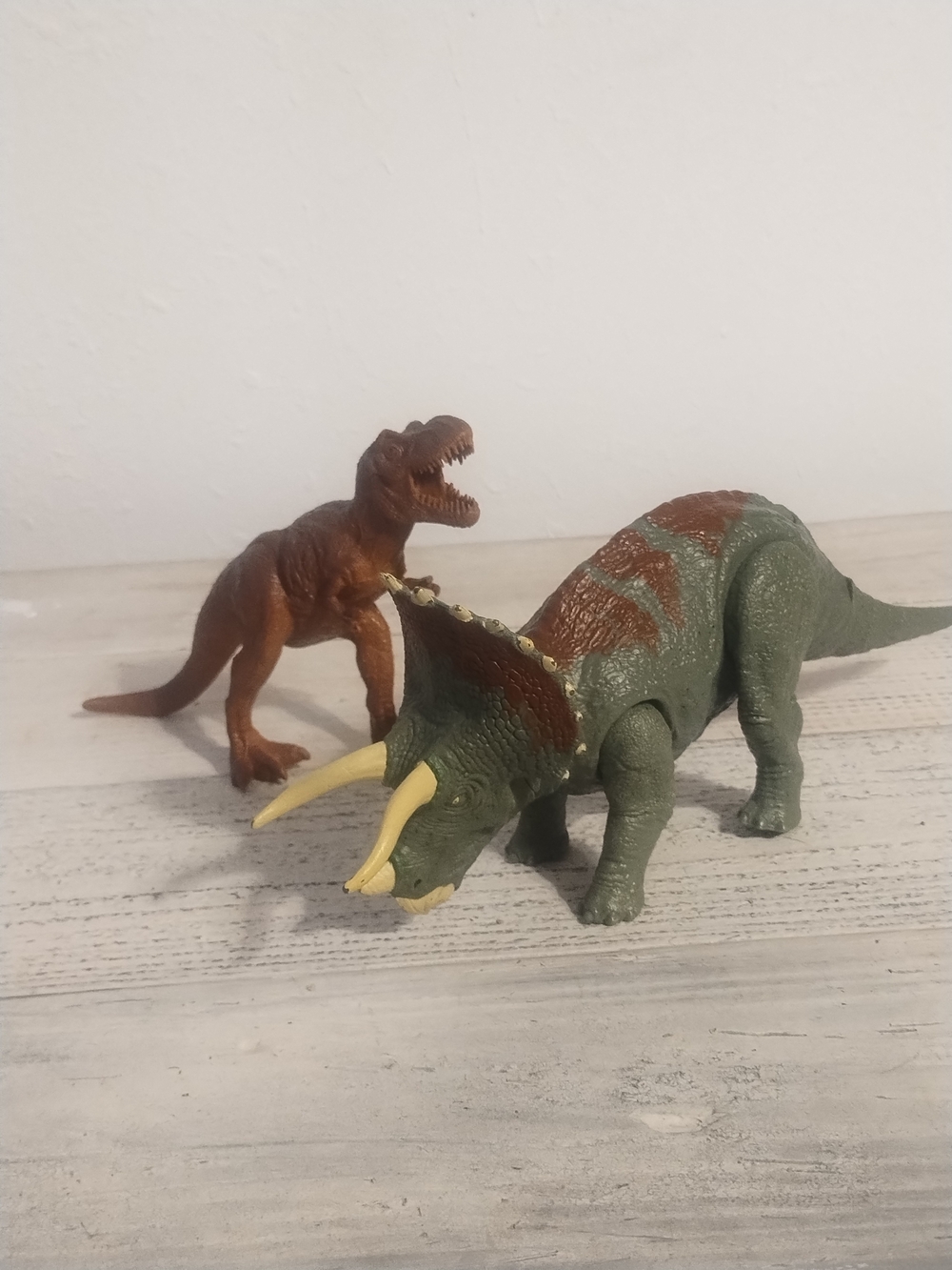 DinosaurJurassic World Park Dominion Roar Strikers Triceratops 12"